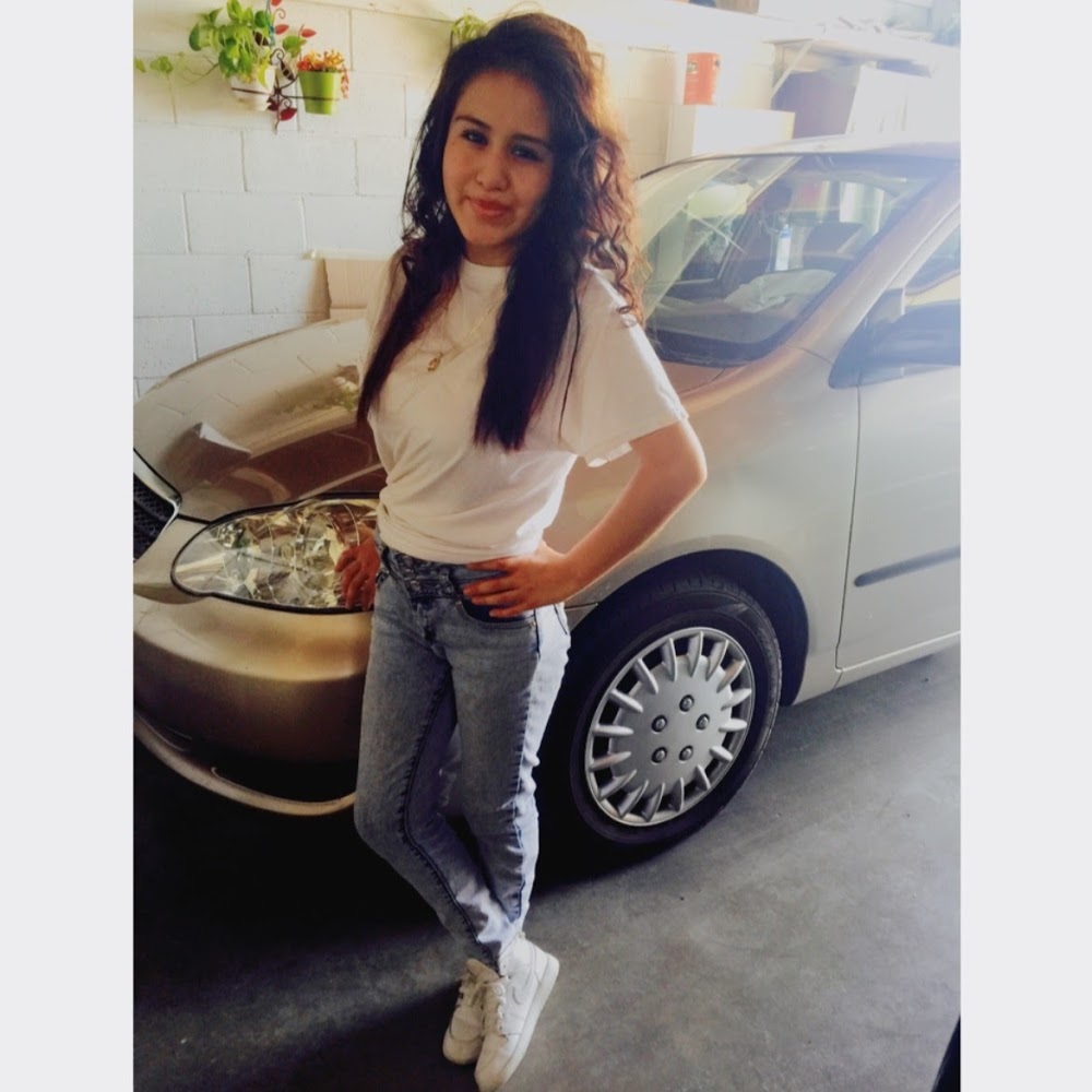 Meet your Posher, Esmeralda